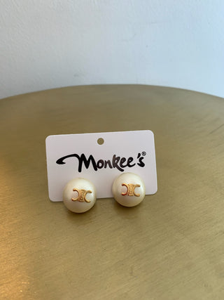 The Capulet Pearl Earring
