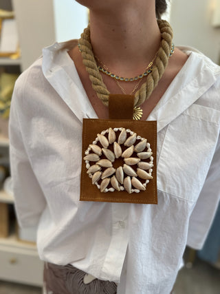Pendant Cowrie - Natural Rope