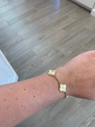 The Clover Bracelet - Mother of Pearl