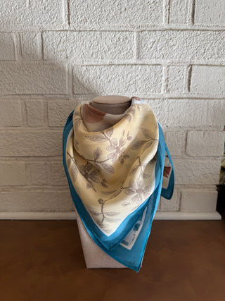 The Bunny Scarf - Light blue