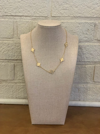 Clover Necklace Short - Gold Etched