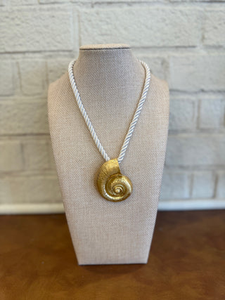 Kiki Shell Necklace - Brushed Gold