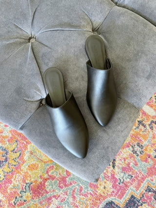 Raleigh Label Slides - Black Leather